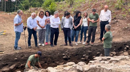 Visita de autoridades al Castro de Esmelle, en Ferrol