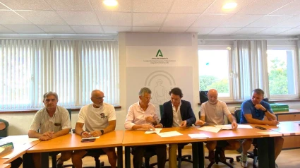 Momento de la firma en el SERCLA en Cádiz