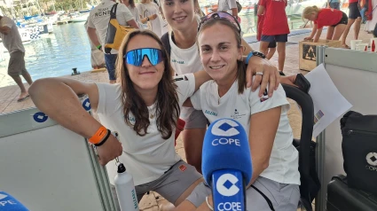 María Bover junto a sus compañeras del equipo RCNP Balearia