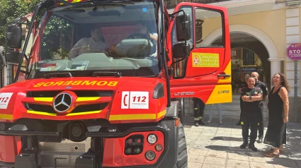 El Servicio de Bomberos de Almuñécar recibe una bomba forestal por parte de Diputación de Granada