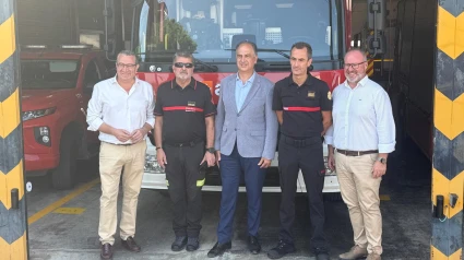 Representantes de Alicante y València durante la presentación del acuerdo para reforzar la respuesta ante incendios y accidentes en zonas limítrofes