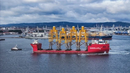 Las cuatro primeras jackets saliendo por aguas de la ría de Ferrol