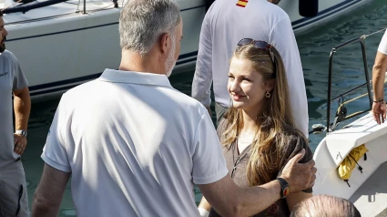 La princesa Leonor visita por sorpresa el club náutico de Palma acompañada por el Rey