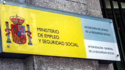EYH9MA EYH9MA Madrid Spain,Ministerio de Empleo y Seguridad Social,Employment & Social Security Ministry,headquarters,building sign,government,agency,shield,Spain15