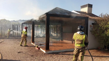 03/08/2025 Sucesos.- Bomberos del CEIS sofocan el incendio de una barbacoa ubicada en el porche de una vivienda en Lorca.Bomberos de Consorcio de Extinción de Incendios y Salvamento (CEIS) sofocaron este sábado por la tarde un incendio declarado en una barbacoa, ubicada en el porche de una vivienda en el Camino Balzados, de Tercia (Lorca), según informa el Centro de Coordinación de Emergencias.SOCIEDAD ESPAÑA EUROPA MURCIAFOTOGRAFÍA FACILITADA POR BOMBEROS DEL CONSORCIO