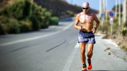 Entrenar por la mañana temprano o a última hora de la tarde es "clave" para evitar riesgos en la salud