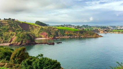 El paisaje de este pueblo de la Costa Verde es uno de sus puntos más llamativos