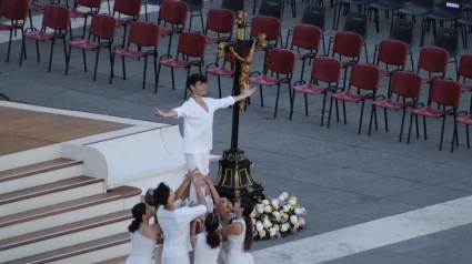 Ismael Olivas actuando en la Plaza de San Pedro