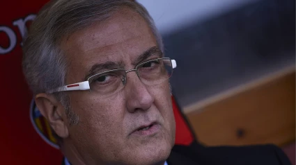 Gregorio Manzano, en un banquillo durante un partido