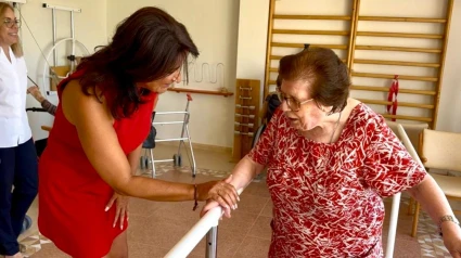 Mayte Martínez, concejala del mayor, ha visitado las residencias de mayores de Lorca durante estas jornadas tan calurosas