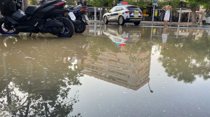 Rotura de una red de saneamiento de aguas en la playa de San Juan