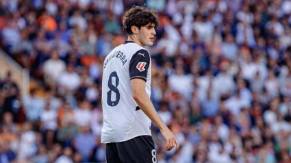 Javi Guerra renueva con el Valencia CF