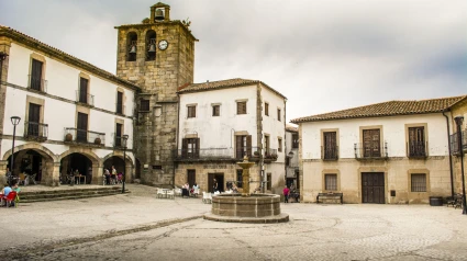 Plaza mayor de San Martín de Trevejo