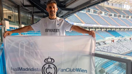 Adrian Gaspar, de la peña madridista de Viena, en el Santiago Bernabéu