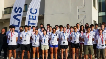 Imagen de grupo del equipo que ha logrado el hito