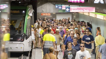 El Metro de Málaga amplía su horario en Feria: circulará hasta la 1.30 h y hasta las 2.30 h en la noche de los fuegos artificiales