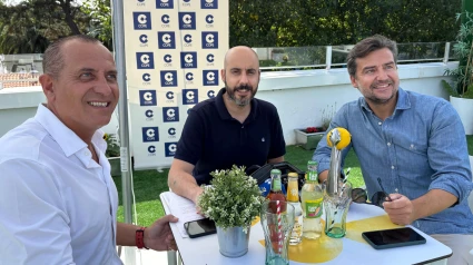 El responsable de la delegación de Delgado en Asturias, Álvaro Díez (d), en el especial de COPE Asturias desde FIDMA 2025