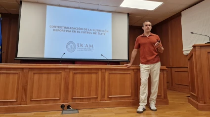 Juan José Morillas impartiendo clases en la UCAM