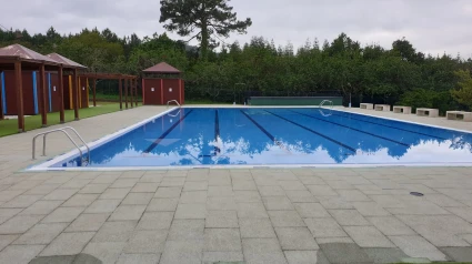Fofo de archivo de la piscina municipal