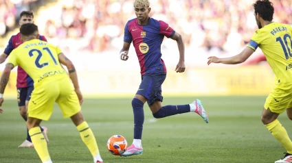 Lamine Yamal jugando contra el Villareal en un partido de LaLiga
