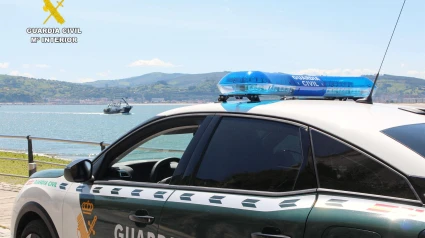 Patrulla de vigilancia en una zona de costa.