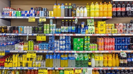 Bebidas en un supermercado en España, imagen de archivo