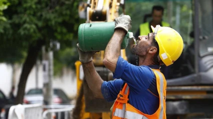 Escucha los testimonios de varios trabajadores que realizan su labor cada día a pleno sol.
