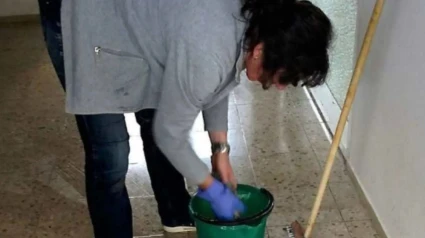 Marta y Pilar son dos mujeres que trabajan en el sector de la limpieza en portales y oficinas de Zaragoza.