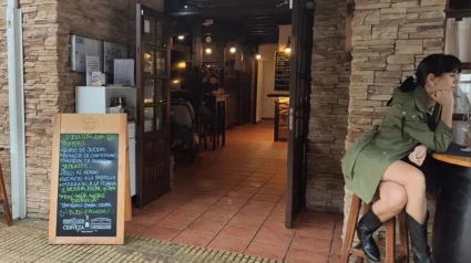 Pizarra con el «menú del día» en un restaurante.
