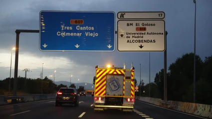 La Comunidad de Madrid ha declarado la situación operativa 2 del Plan Especial de Protección Civil de Emergencia por Incendios Forestales (Infoma) por un incendio de vegetación en la localidad madrileña de Tres Cantos, donde el fuerte viento en la zona está complicando su extinción al empujarlo con fuerza