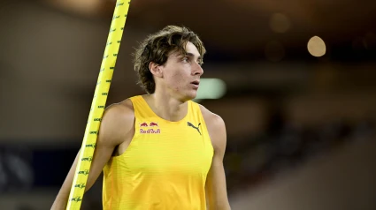 Mondo Duplantis vuelve a batir el récord de salto de pértiga