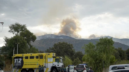 Tres incendios permanecen activos en la Comunidad Autónoma de Extremadura con dos focos especialmente graves: el de Jarilla y el de Casares de las Hurdes, ambos en la provincia de Cáceres, a los que se ha sumado un tercer fuego en Santibáñez el Alto (Cáceres), de menor magnitud, pero que también mantiene desplegados medios de extinción