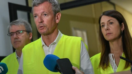 El presidente de la Xunta visita el Centro de Coordinación Provincial de Lucha contra los Incendios de Ourense