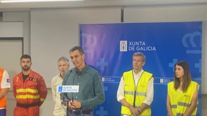 El presidente del Gobierno, Pedro Sánchez, junto al presidente de la Xunta, Alfonso Rueda, y el ministro del Interior, Fernando Grande-Marlaska en el Centro de Coordinación de Ourense