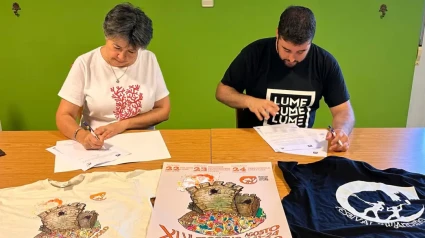 Beatriz Bascoy y Alex Campos durante la firma del convenio