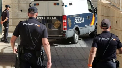 agentes-policia-nacional-imagen-archivo_97