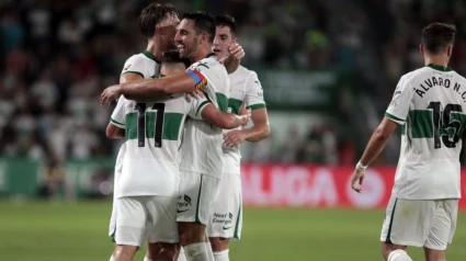 Los jugadores del Elche celebrando el gol de Germán Valera