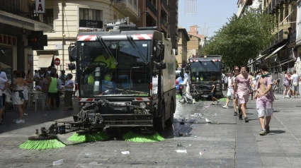 Labores de limpieza durante las fiestas de San Lorenzo
