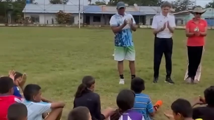 Tolo Darder con los más pequeños en Colombia