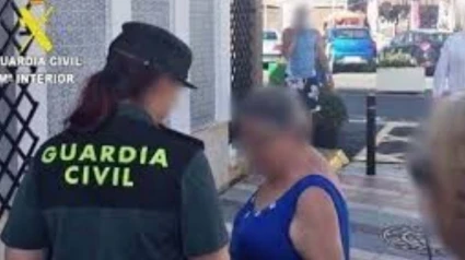 Detienen en Adra a una mujer por estafar 14.500 euros a una anciana a la que había cuidado