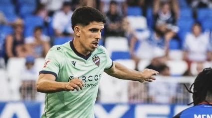 Víctor García en su debut con el Levante en Mendizorroza
