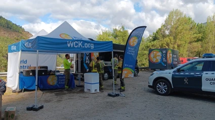 Puesto de World Central Kitchen en el puesto de mando del incendio de Quiroga (Lugo)