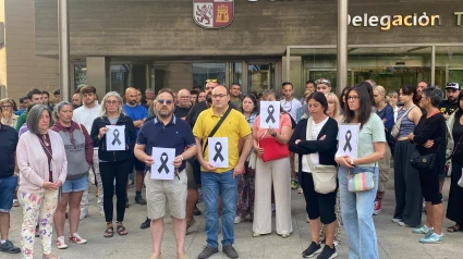 Compañeros y amigos del trabajador fallecido han acompañado a la familia en su último adiós y se han concentrado para exigir que su muerte no quede impune