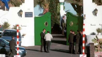 (Foto de ARCHIVO)SALIDA FAMILIA REAL DE LA MARETA  CON LOS RESTOS MORTALES CONDESA DE BARCELONAEuropa Press Reportajes / Europa Press07/1/2000