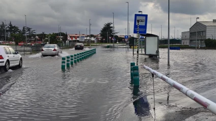 El aeropuerto de Santander inundado