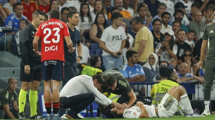 Gonzalo García en el suelo tras el golpe propinado por Abel Bretones.