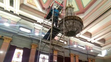 La CENTENARIA LAMPARA DEL SALON DE PLENOS DE MURCIA