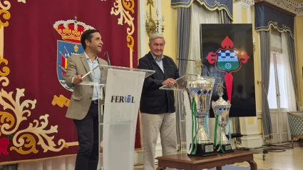 Rey Varela y Manuel Ansende durante la presentación del Trofeo Concepción Arenal