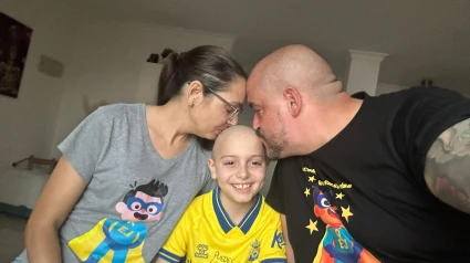 Elias con sus padres