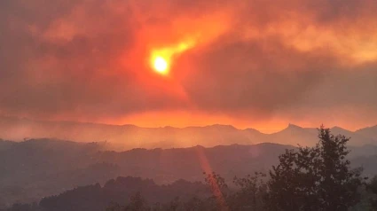 Imagen del humo provocado por los incendios en Ourense